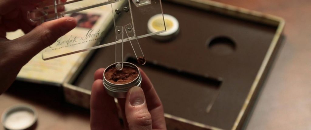 wciąganie nosem czekolady