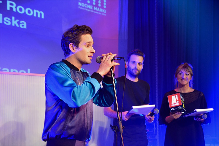 przemowienie-z-nagroda-w-tle