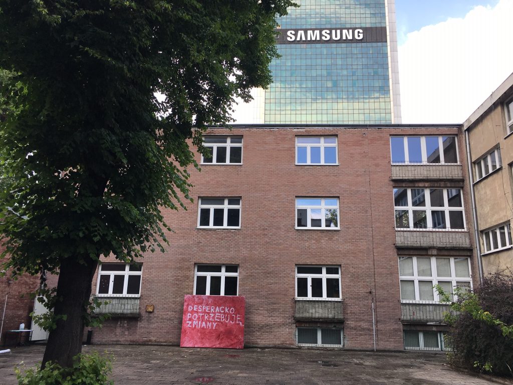 komuna warszawa szkoła
