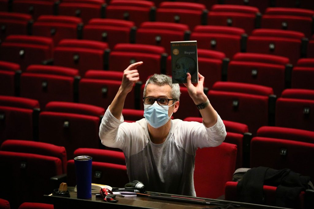 bieguni teatr powszechny