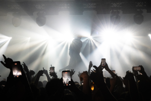 Otsochodzi, Lohleq i Atutowy razem na scenie! Finał „Ekipy Na Życie” porwał Warszawę