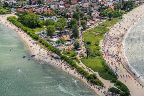 King of the Bay wraca do Rewy! Gwiazdy sportów wodnych, setki zawodników i festiwal nad Bałtykiem